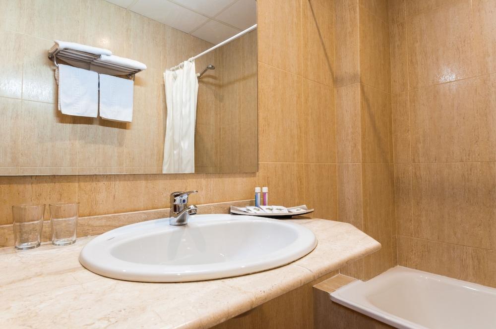 Hotel Victoria 리나레스 외부 사진